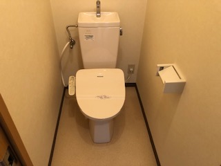 トイレ　温水洗浄便座