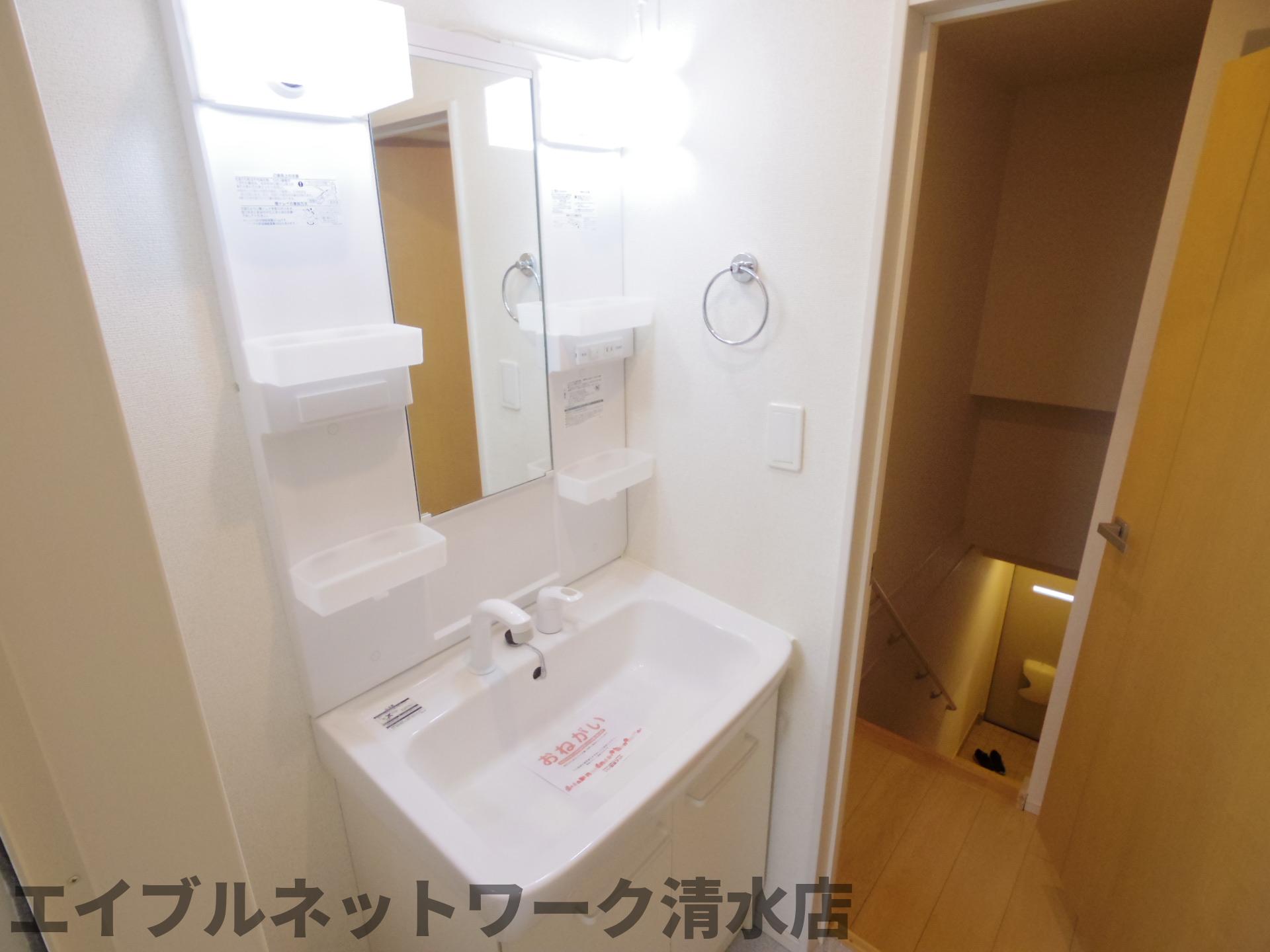 洗面設備　コンパクトで使いやすい洗面所