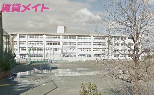 中学校　鈴鹿市立鼓ケ浦中学校（中学校）まで371m
