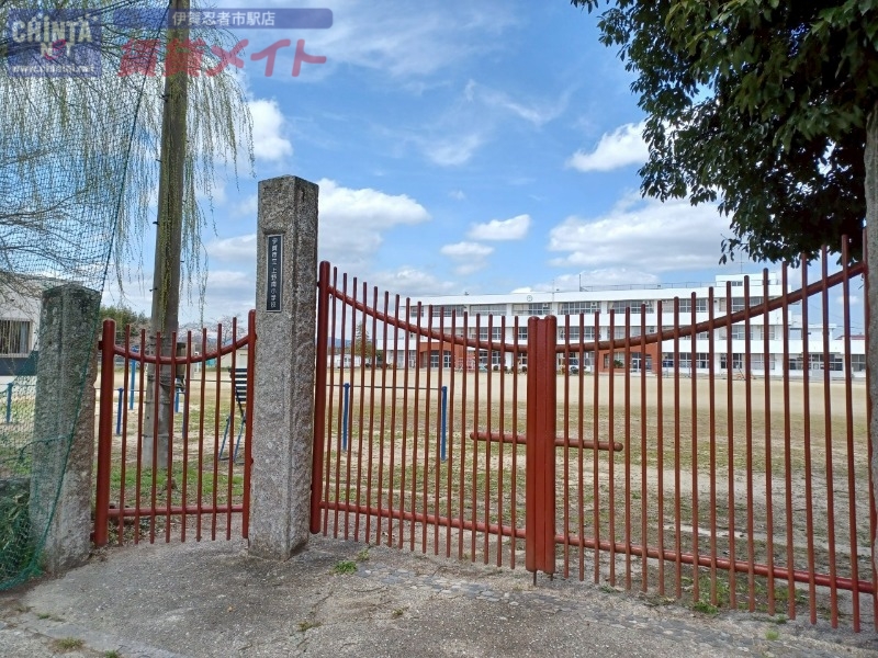 小学校　伊賀市立上野南小学校（小学校）まで5629m