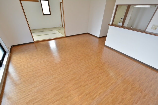 居室・リビング　角部屋住戸で過ごしやすく、おすすめです。
