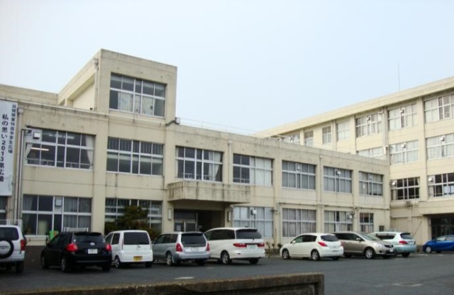 中学校　草津市立新堂中学校（中学校）まで1913m