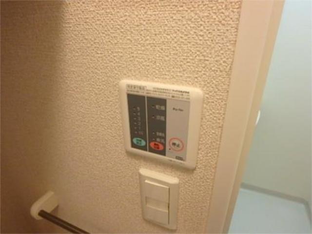 その他　雨の日も安心の浴室乾燥機付き