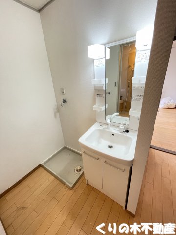 洗面設備　反転同タイプのお部屋です（現況を優先します）