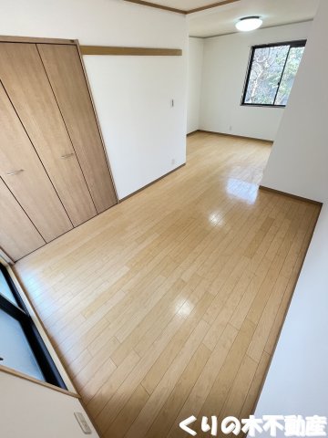 居室・リビング　反転同タイプのお部屋です（現況を優先します）