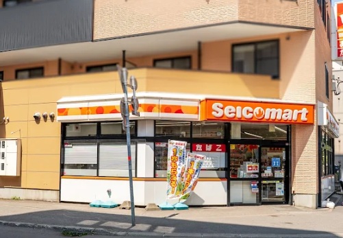 コンビニ　セイコーマート本郷店（コンビニ）まで94m