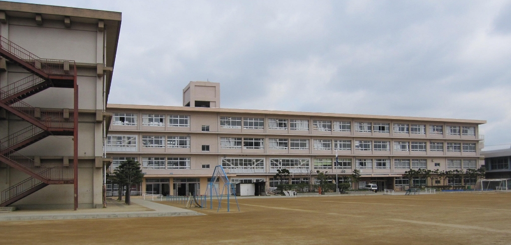 小学校　寝屋川市立南小学校（小学校）まで1251m