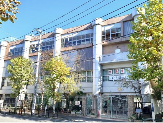 中学校　台東区立桜橋中学校（中学校）まで696m