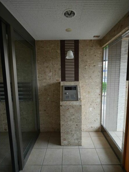 地下鉄東山線 岩塚駅 徒歩5分 8階建 築19年の外観写真