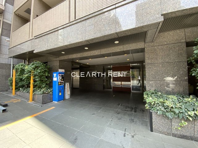 エントランス　☆半蔵門線「麹町」駅徒歩2分の好立地！敷金ゼロ×ネット無料☆
