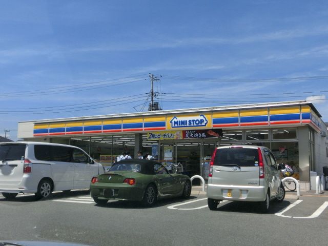 コンビニ　ミニストップ千葉北高校前店（コンビニ）まで820m