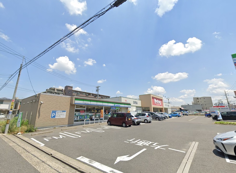 コンビニ　ファミリーマート 守山金屋一丁目店（コンビニ）（コンビニ）まで50m