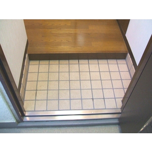 フローラ本山の玄関写真