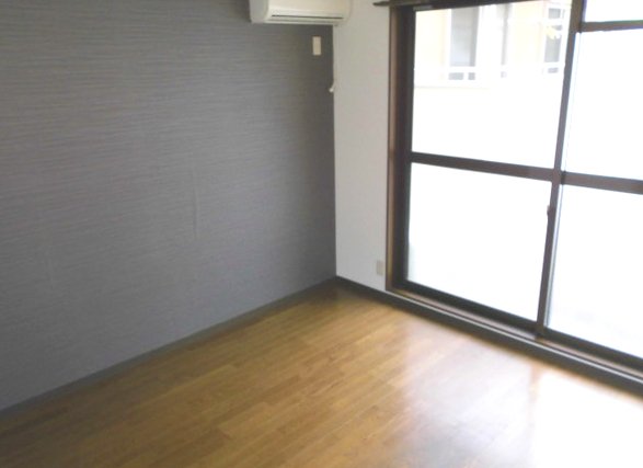 フローラ本山の居間写真
