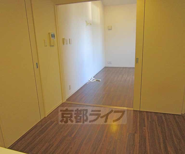 阪急嵐山線 上桂駅 徒歩10分 5階建 築15年の居間写真