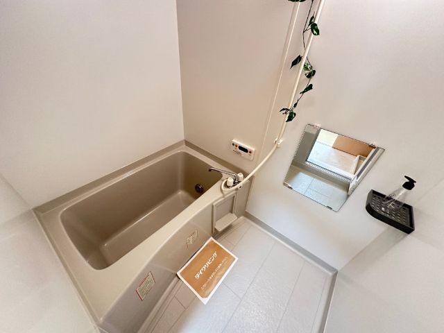 バス・シャワールーム　追焚き付のお風呂です