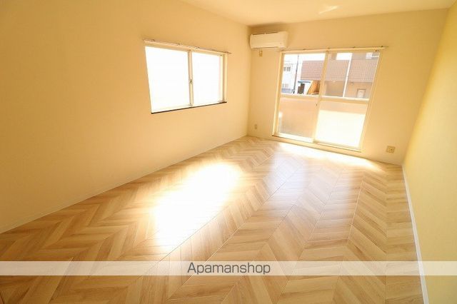 鹿屋市 3階建 築31年の居間写真