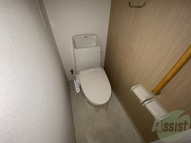 トイレ　人気のウォシュレットつきのトイレです。快適ですよ。