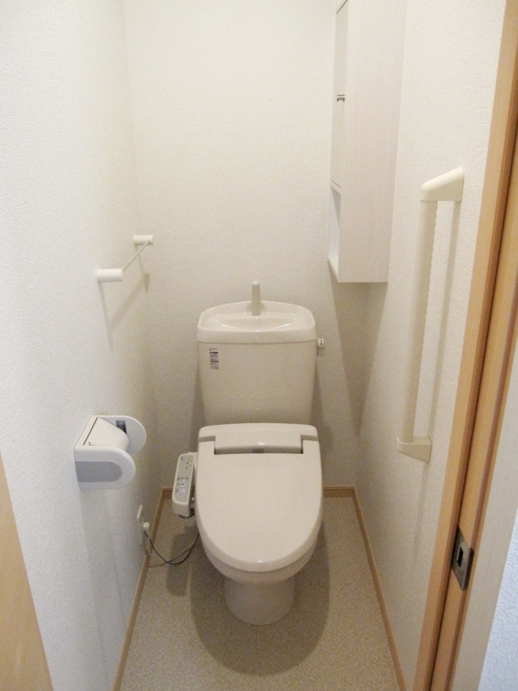 ＪＲ中央線 立川駅 徒歩12分 2階建 築17年のトイレ写真