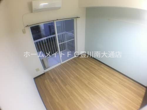 豊橋鉄道渥美線 愛知大学前駅 徒歩10分 2階建 築33年の居間写真