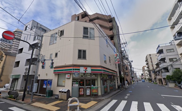 コンビニ　セブンイレブン江東毛利店（コンビニ）まで136m