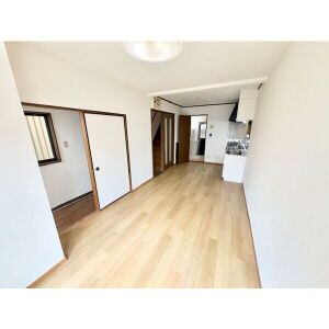 篠原南町5丁目貸家の居間写真