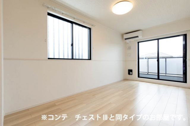 エンブレイスIの居間写真