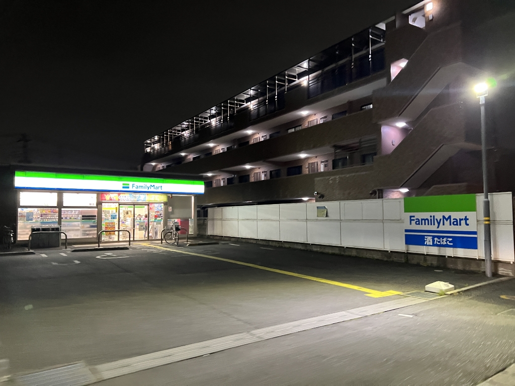 コンビニ　ファミリーマート 越谷大沢四丁目店（コンビニ）まで454m