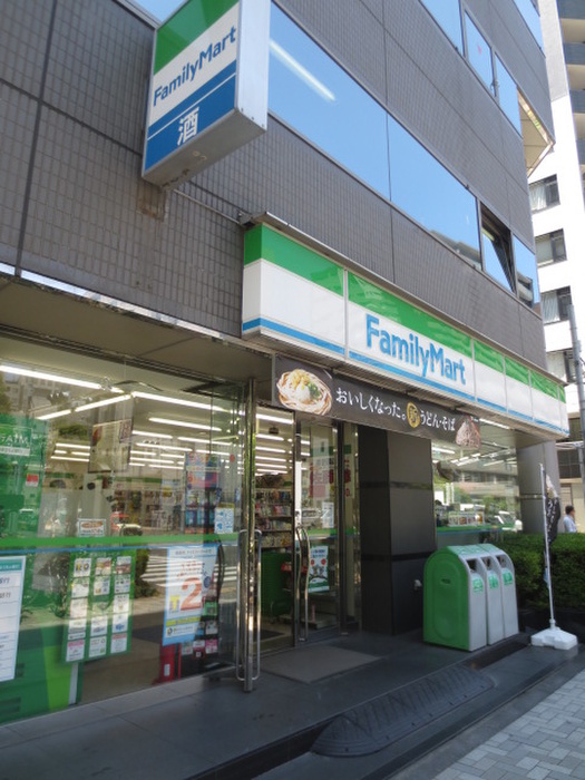 コンビニ　ファミリーマート（コンビニ）まで230m