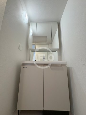 洗面設備　コンフォリア・リヴ大阪本町　洗面所