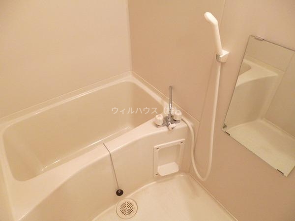 バス・シャワールーム　キレイにリフォームされています！