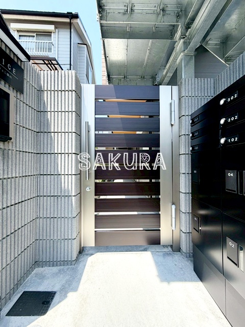 エントランス　お洒落な建物デザイン♪