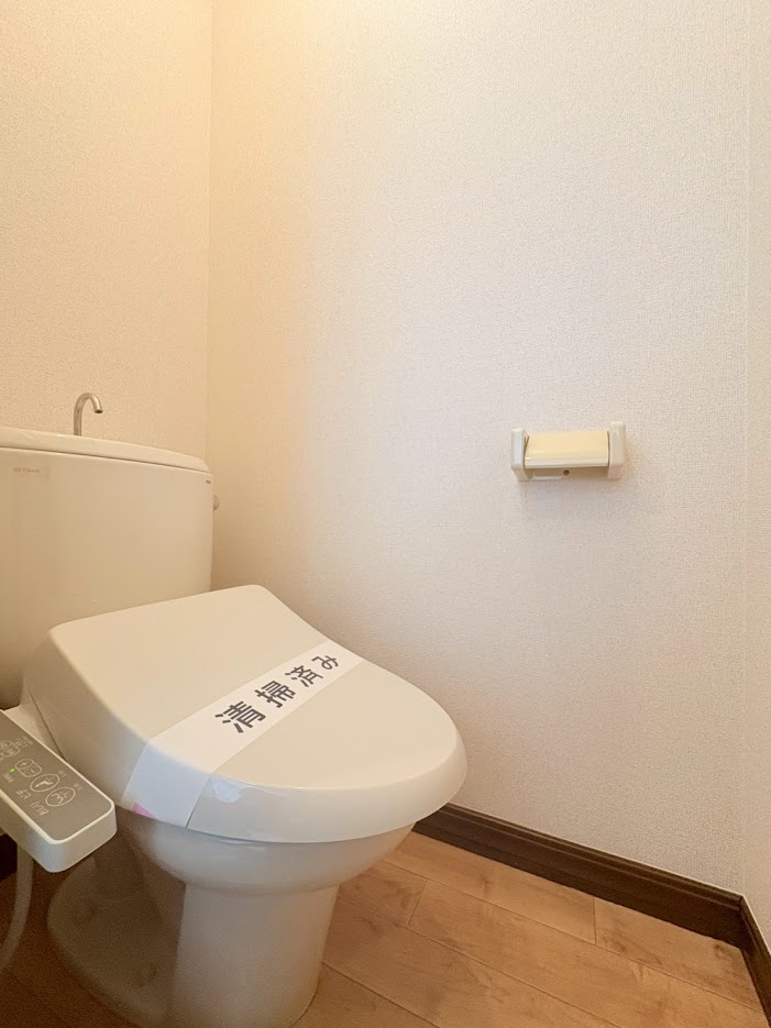トイレ　温水洗浄便座付きトイレ