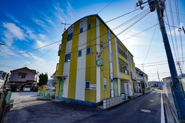 岡山市東区東平島のマンションの建物外観