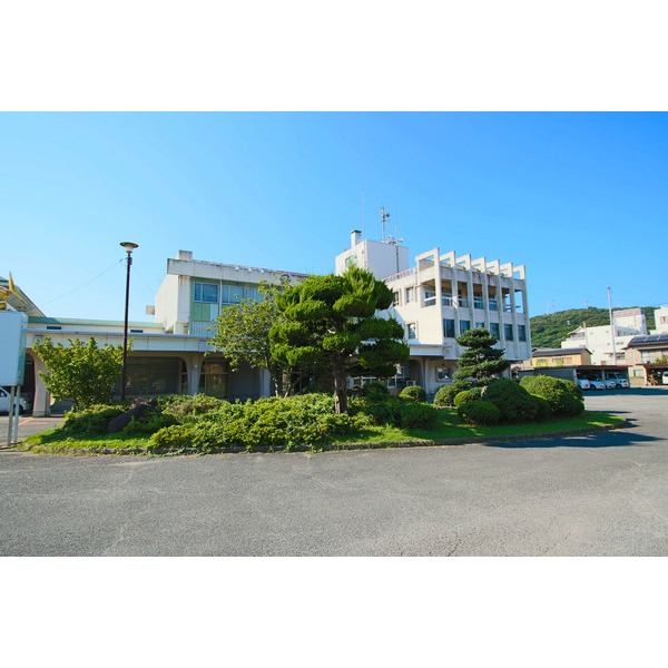 役所　岡山市東区役所瀬戸支所（役所）まで3535m