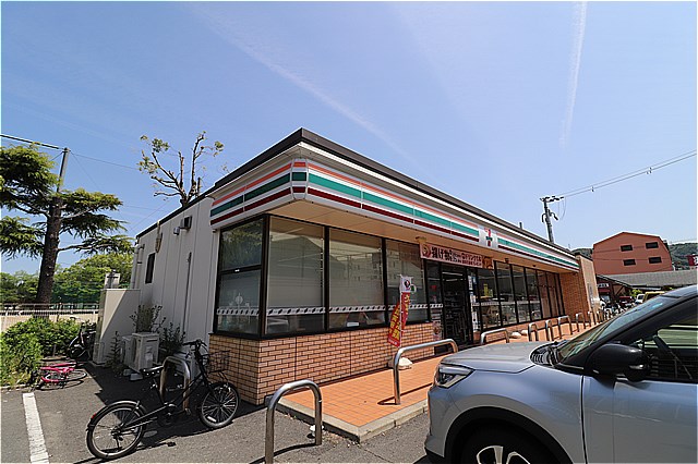 コンビニ　セブンイレブン大東谷川2丁目店（コンビニ）まで1035m