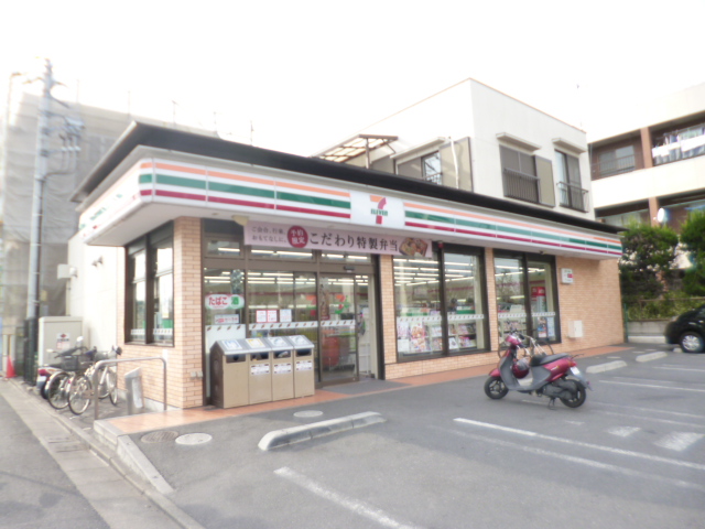 コンビニ　セブンイレブン足立西新井4丁目店（コンビニ）まで332m