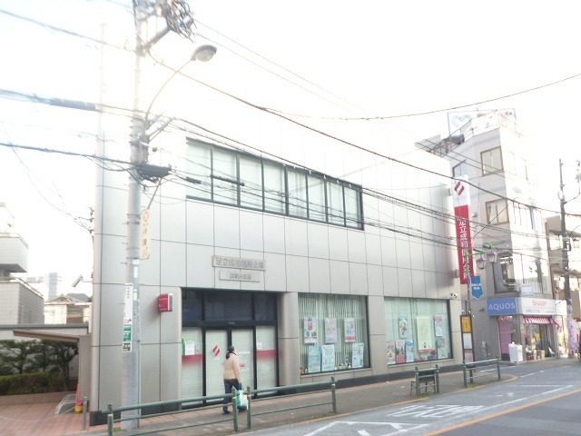 銀行　城北信用金庫西新井支店（銀行）まで593m
