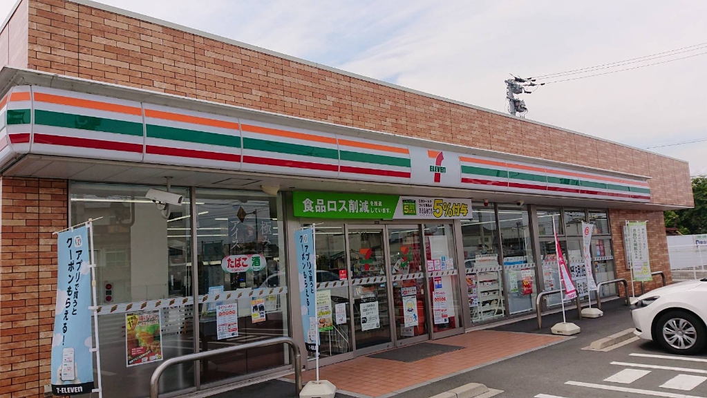 コンビニ　セブンイレブン 四国中央川之江町港通店（コンビニ）まで732m