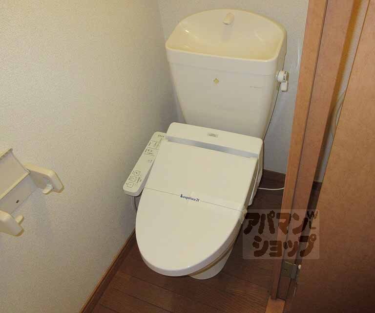 トイレ　ウォシュレット付です。