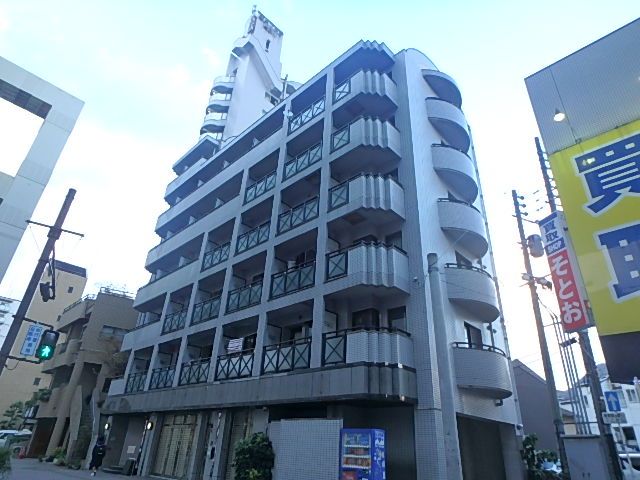 福岡市博多区堅粕のマンションの建物外観