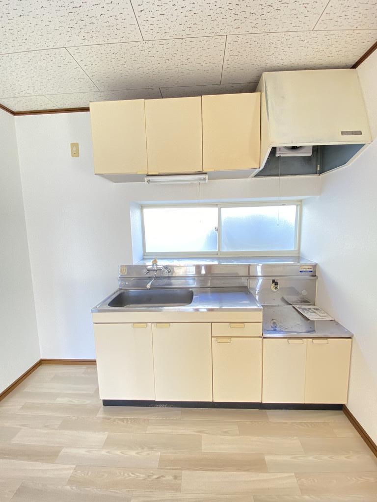 キッチン　窓付きで換気できます