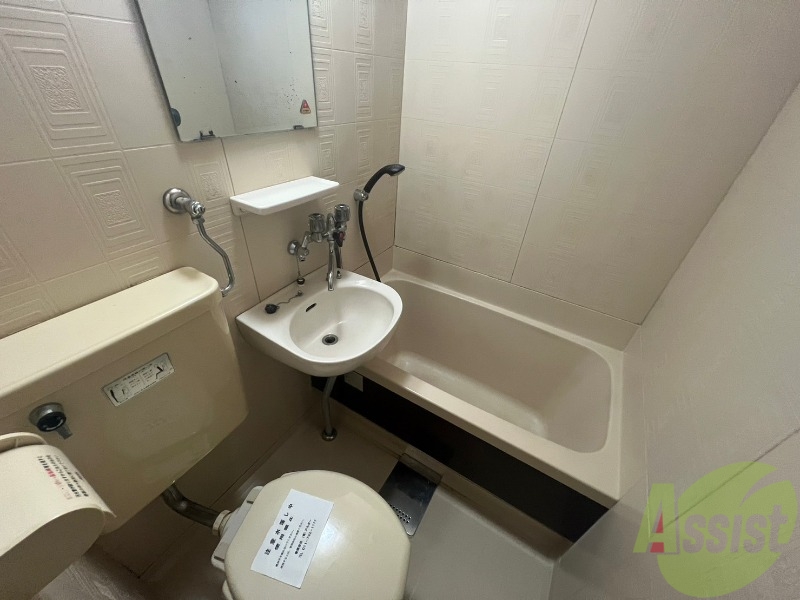 バス・シャワールーム　ユニットバスです。疲れを癒すのに欠かせませんね！