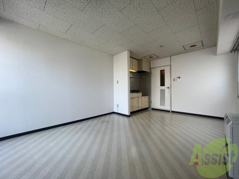 居室・リビング　日当たりが良くて心地よく過ごせそうなお部屋です。