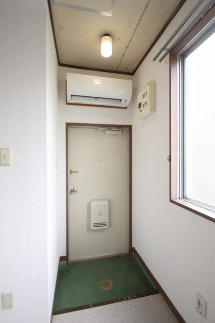 玄関　同物件別室です