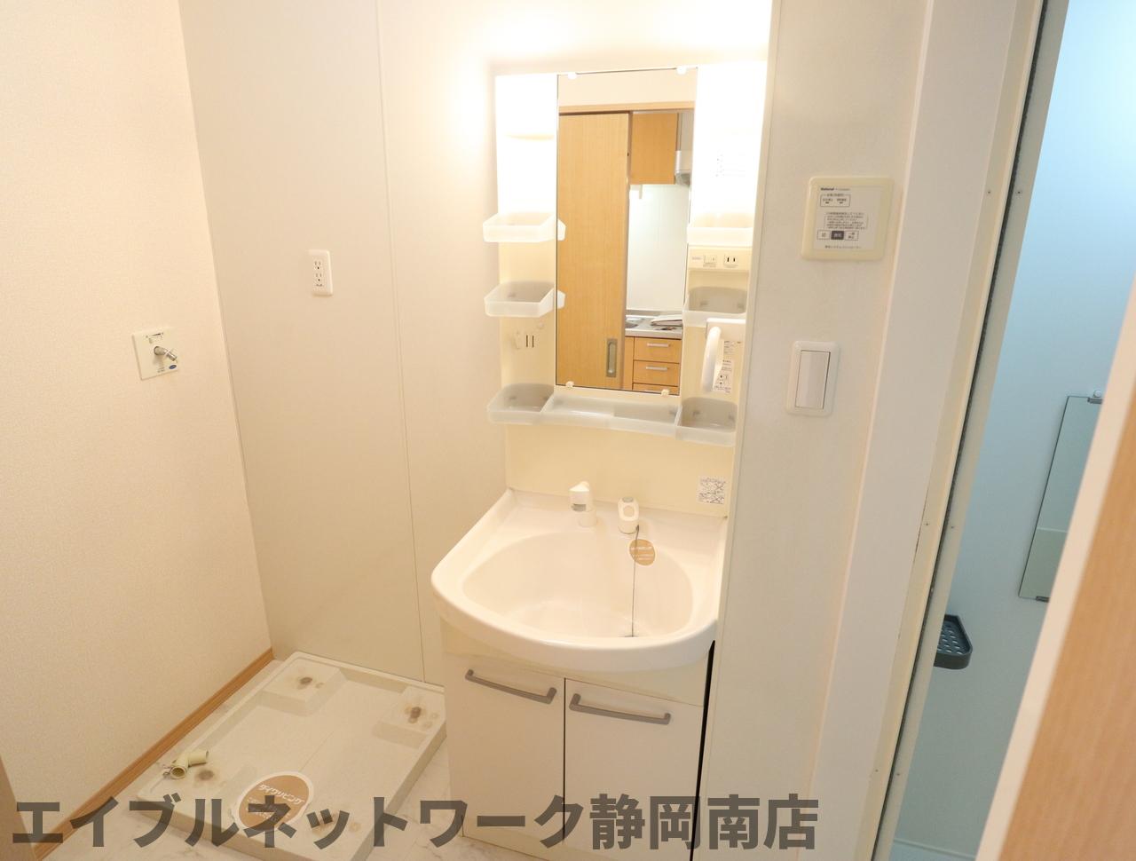 洗面設備　広い洗面スペース