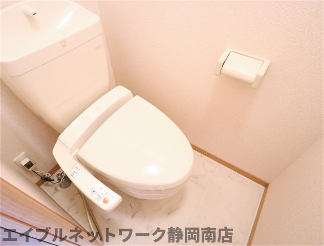 トイレ　落ち着いたトイレです
