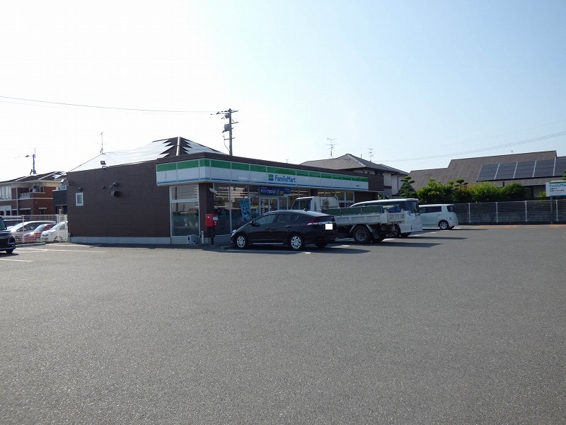 コンビニ　ファミリーマート上峰加茂店（コンビニ）まで746m