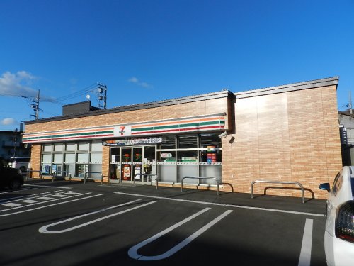コンビニ　セブンイレブン 登別市役所前店（コンビニ）まで576m