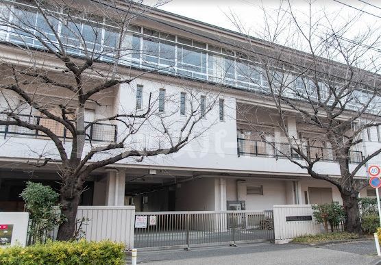 中学校　板橋区立加賀中学校（中学校）まで750m